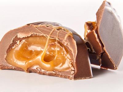 Machine pour fabrication de bonbon, barres de chocolat